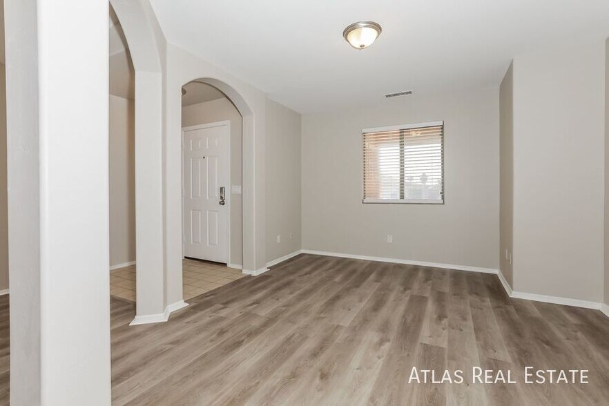 Building Photo - 11018 W Mountain View Dr
