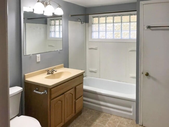 Building Photo - For Rent: 3 Bedroom Home with a Sunroom and Garage! Nice yard!