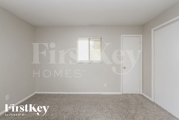 Building Photo - 221 Grovewood Dr