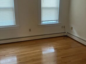 Building Photo - Freshly painted apartment ready for move-in.