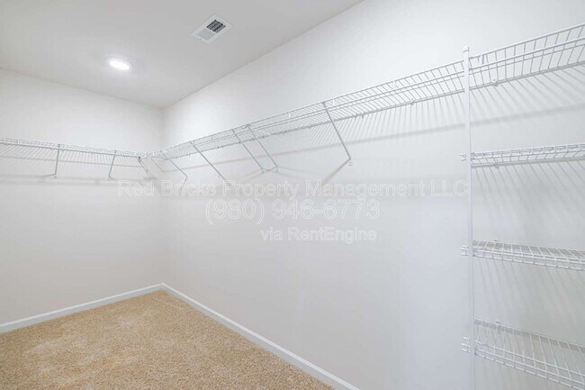 Building Photo - 317 Planters Trace Ln