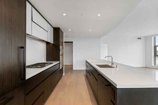 Building Photo - 2 bedroom in Bellevue WA 98004