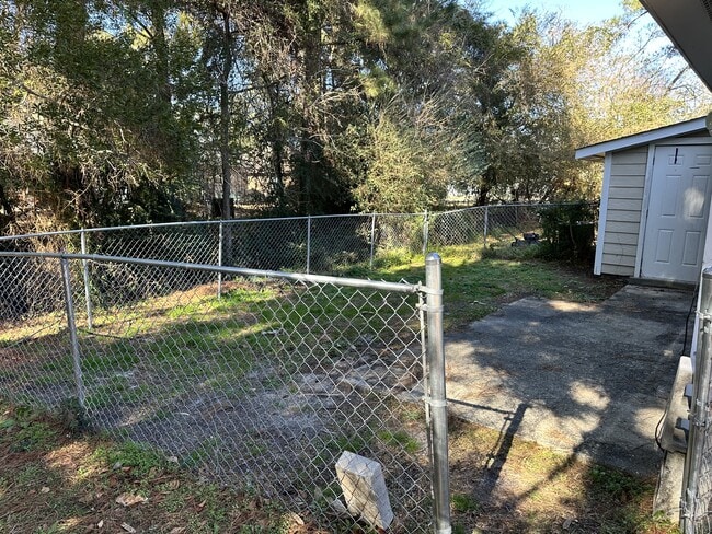 Building Photo - 138 Village Ct