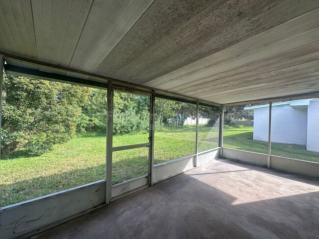 Building Photo - 213 Montana Ave