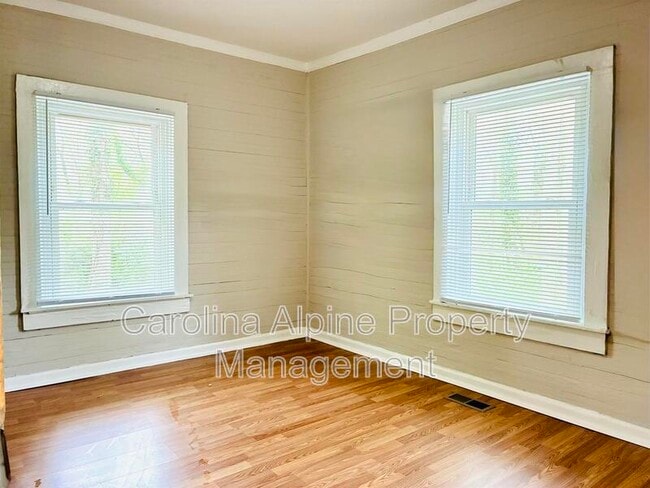 Building Photo - 918 Airline Ext