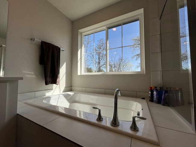 Building Photo - Spacious 5BR Home Near Mountainside High School with Loft, Balcony & Large Kitchen