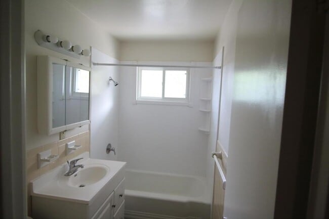 Building Photo - 6000 Metcalf Ln