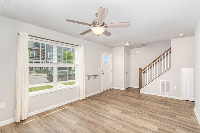 Building Photo - 652 N College St