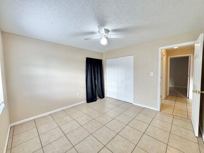 Building Photo - 2571-2575 Elm Ave