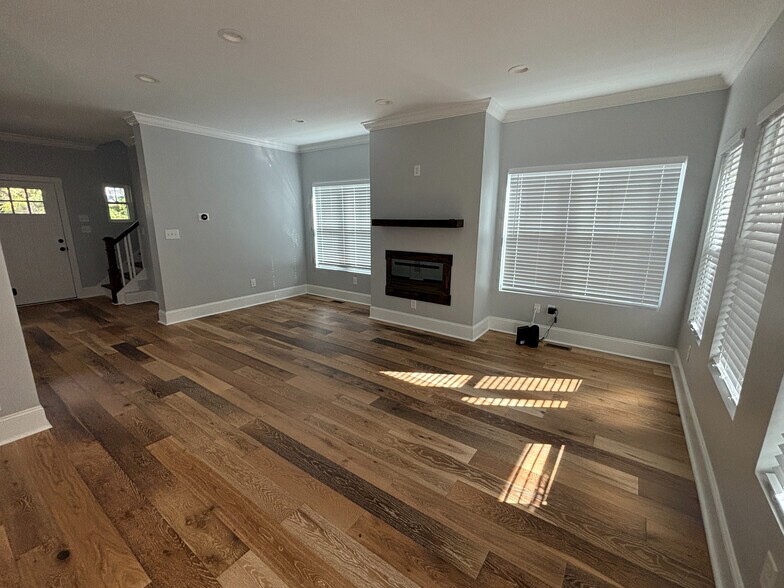 Building Photo - Room in Single Family Home on Booker Ave