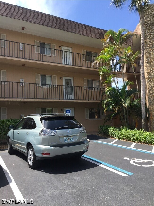 Building Photo - 5651 Rattlesnake Hammock Rd