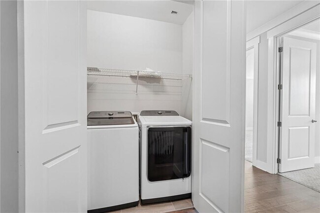 Building Photo - 6075 Webster Cir