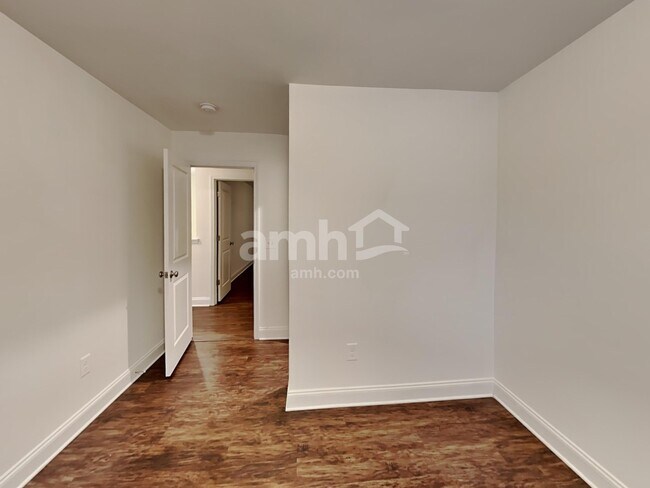 Building Photo - 234 McBee Pl