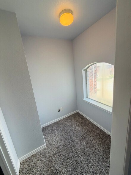 Building Photo - 5728 Blackmon Ct