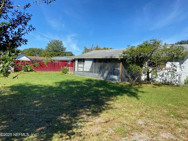 Building Photo - 1120 Bluehill Dr N