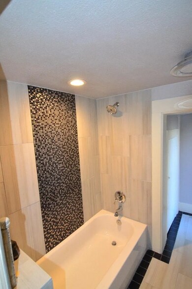 Building Photo - 1440 Detroit St