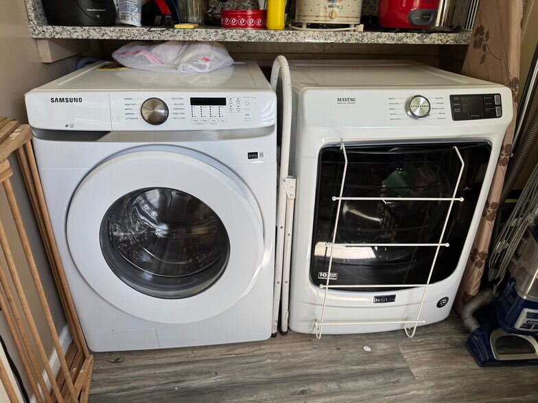 Building Photo - 3819 Linden Ln