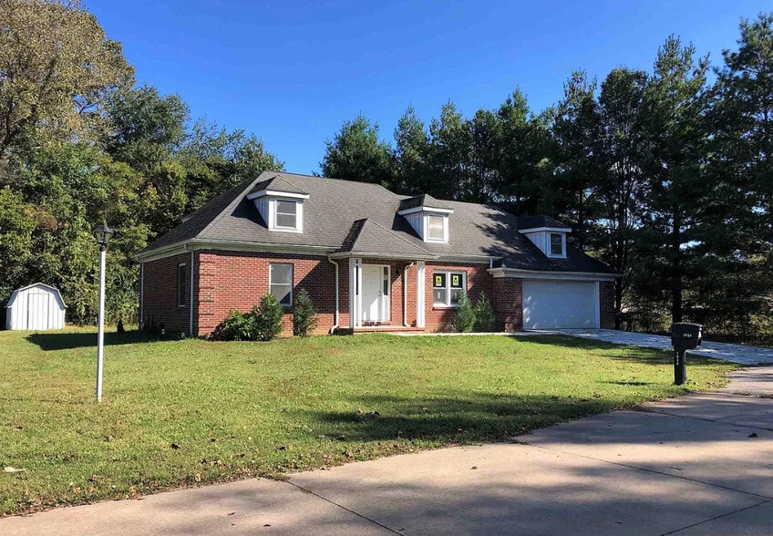 Building Photo - 1930 Elna Kay Dr