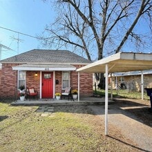 Building Photo - 415 S 5th St