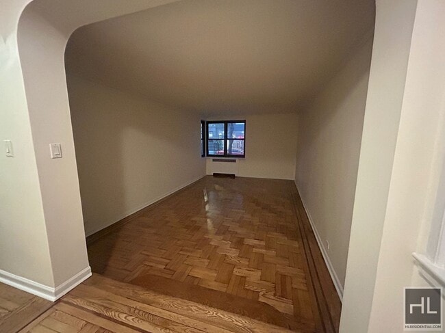 Building Photo - 124 E 24th St