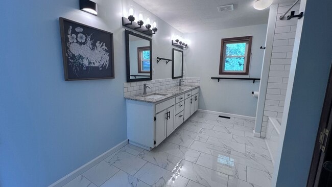 Building Photo - Peaceful Country Setting – Beautiful 5-Bed...