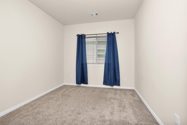 Building Photo - 223 Shoreview Dr