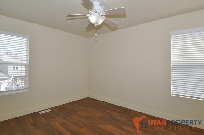 Building Photo - 4844 W Cold Springs Cir