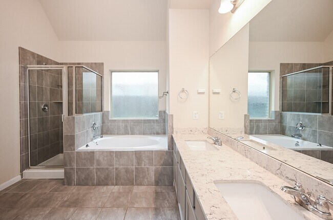 Building Photo - 23919 Villa Lisa Dr