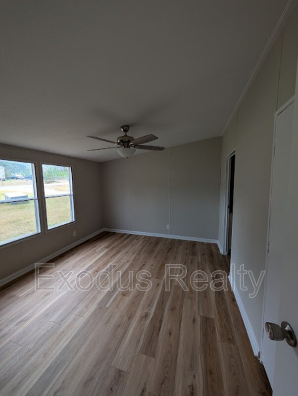 Building Photo - 45 Castle Wood