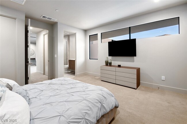 Building Photo - 810 Dragons Eye Dr