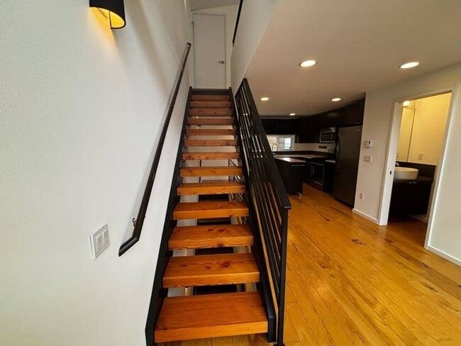 Building Photo - Modern Townhome For Lease Near Columbia City | 2 Bed | 2.5 Bath | A/C | Covered Parking