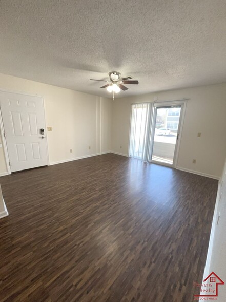 Primary Photo - 430 Oriole Dr