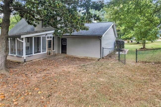 Building Photo - 3040 Clearbrook Dr