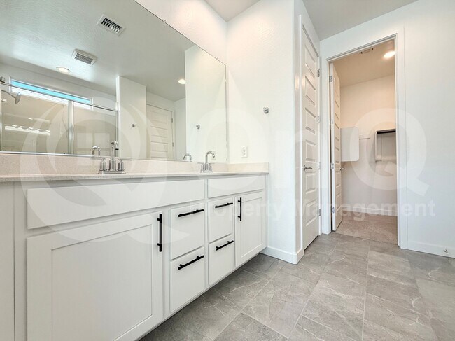 Building Photo - 9543 W Avalon Dr