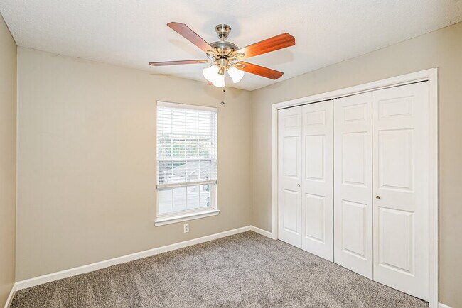 Building Photo - 1061 Cedar Creek Village Rd