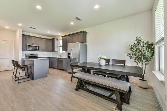 Building Photo - 339 Friesian Ct