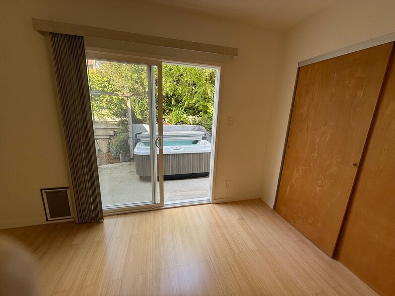private jacuzzi - 631 Pier Ave
