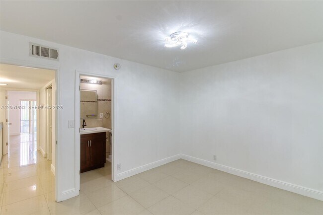 Building Photo - 5215 SW 40th Ave
