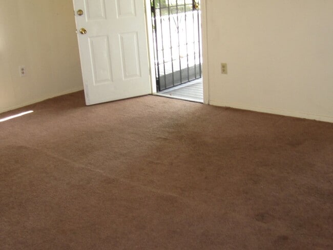 Building Photo - zillow