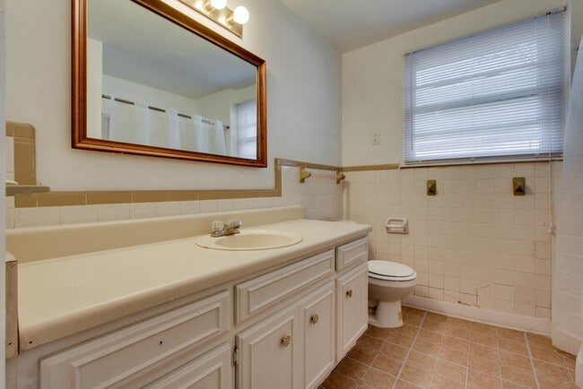Building Photo - Murfreesboro 4 Bedroom/2 Bath HOUSE near MTSU