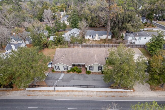 Building Photo - 2222 W University Ave