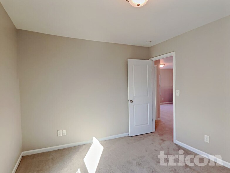 Building Photo - 2906 San Saba St