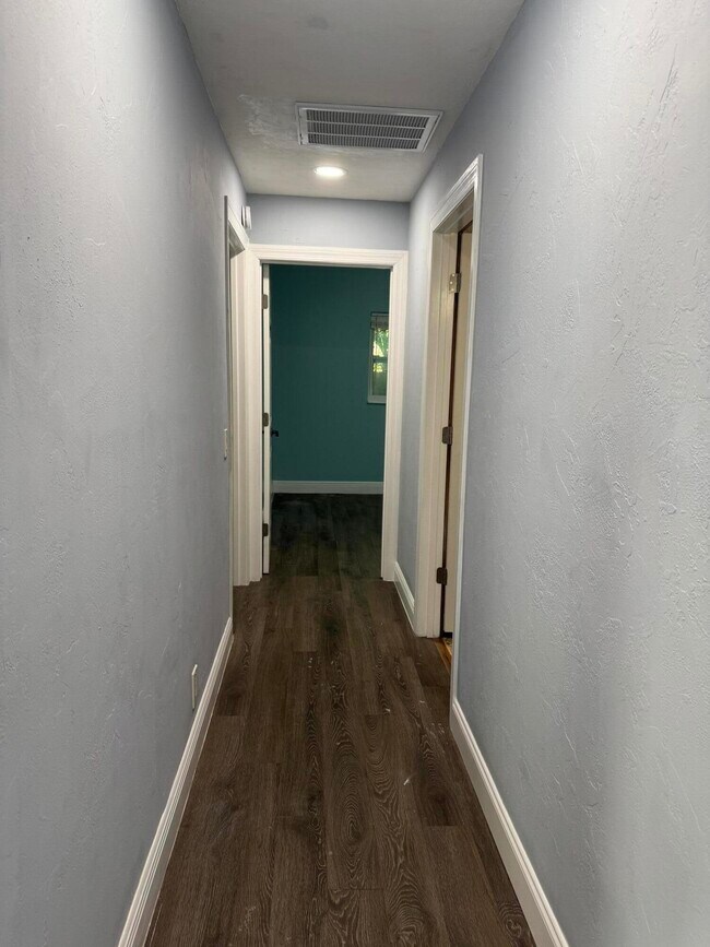 Building Photo - 5239 Club Rd