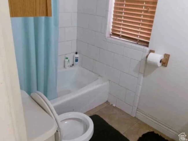 Building Photo - 862 E Menlo Ave