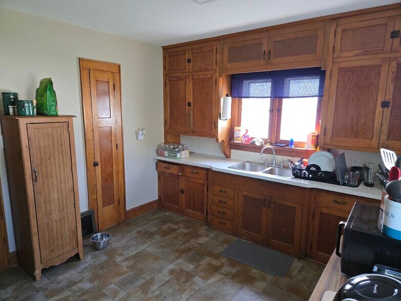 Kitchen - 618 S Main St