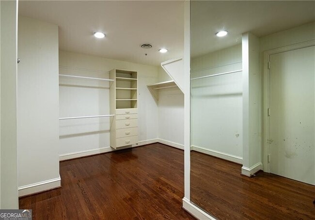 Building Photo - 2660 Peachtree Rd NW