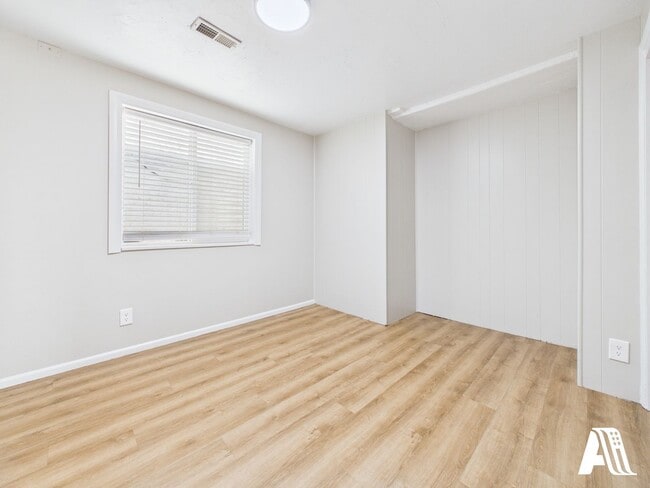Building Photo - 967 W 2000 N