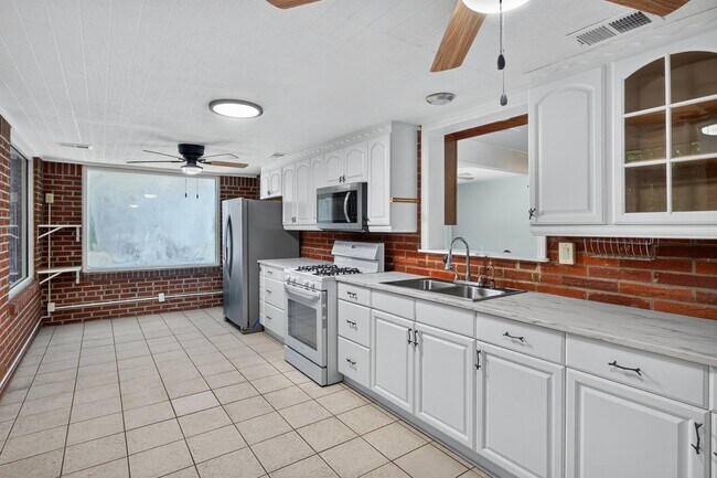 Building Photo - 1521 Randee Dr