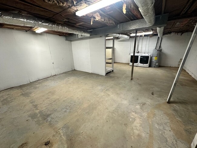 Building Photo - Fully Furnished House in Benton City Limits