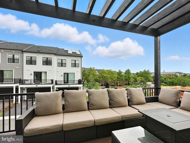 Building Photo - 610 Watermans Dr